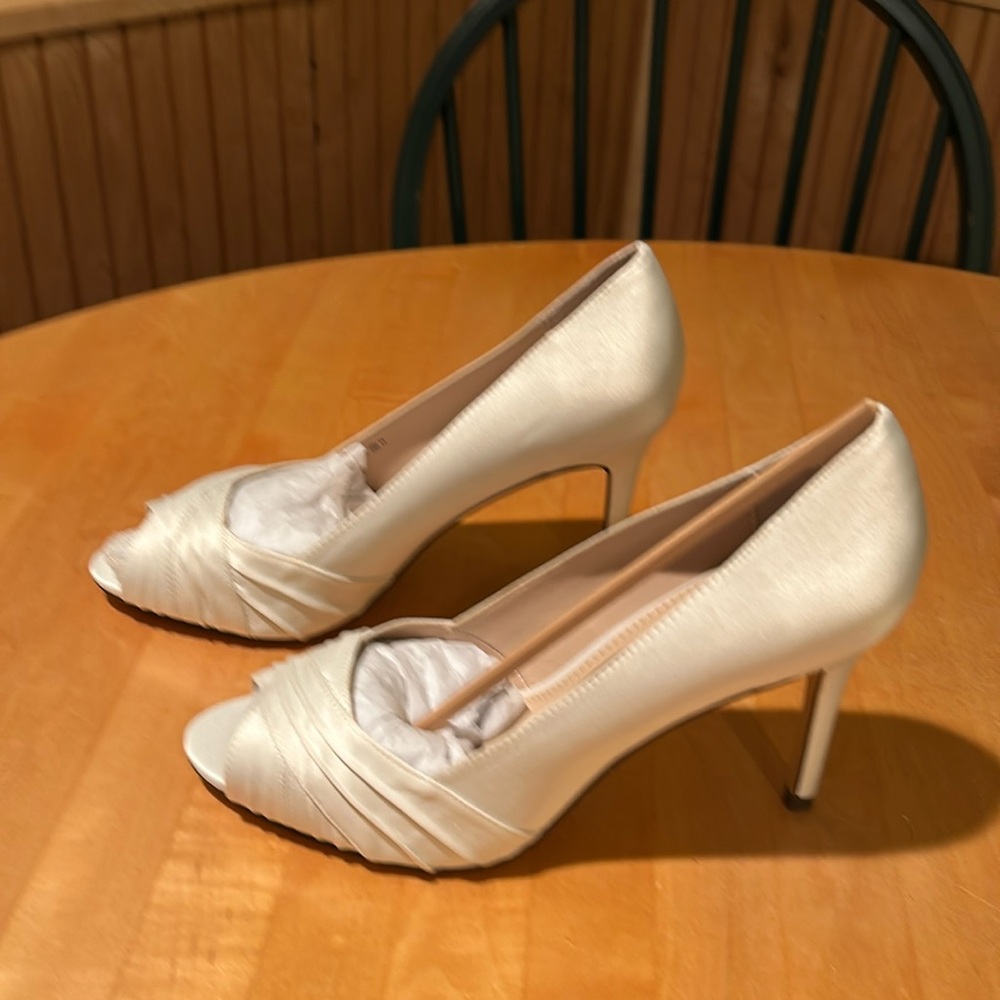 Nina, Ivory Luster Satin High Heel Shoes, Size 9 - image 2